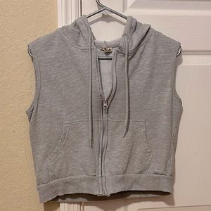Sleeveless grey zip up hoodie. This is a size small. It’s from ROSS.